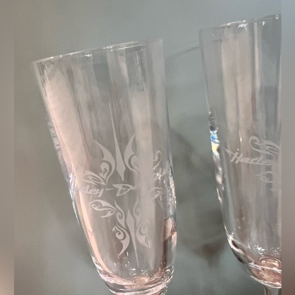 2 Harley Davidson Champagne Flutes Etched Glass Lead Crystal  Wedding Gift - Picture 2 of 8